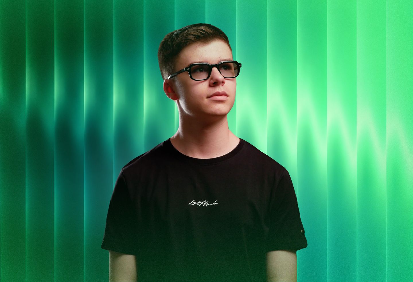 L4TE profile picture in the Beatport format: the same portrait, wider, with more of the green background